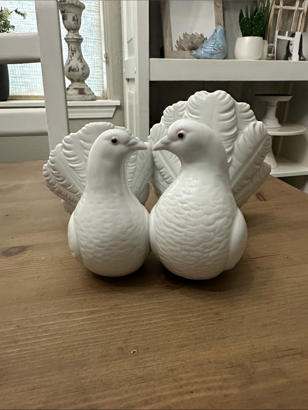 Lladro White Porcelain Dove Figurine Pair